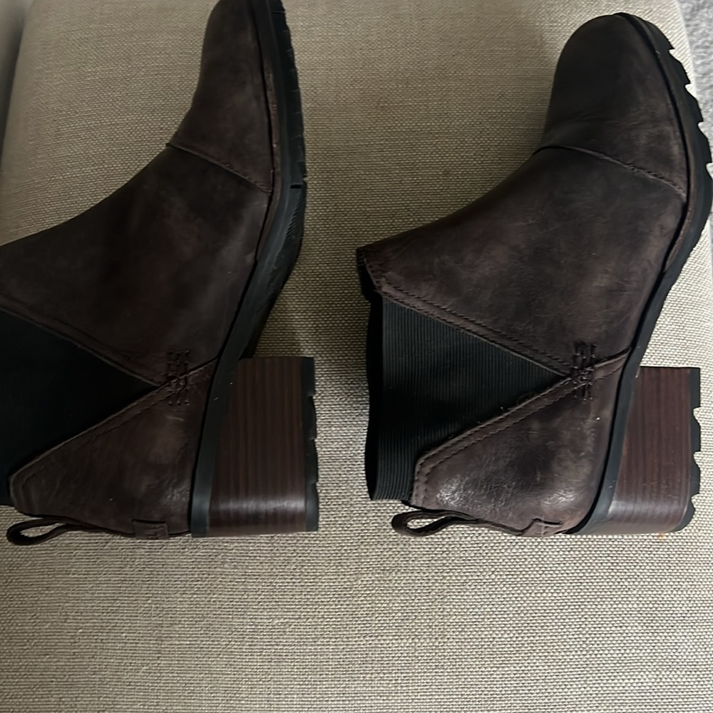 SORREL women leather chocolate brown heeled booties size 10